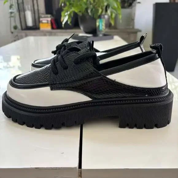 Women’s NEW Two-Tone Snake Skin Print Platform Loafers Chunky Lug Sole Size 8 - Picture 4 of 7